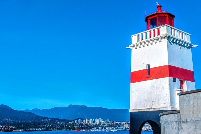 2 Unforgettable Hours in Vancouver - The totem poles, lighthouse, and Girl in a Wetsuit
