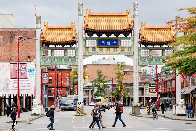 7 hours Private Vancouver Tour-from YVR Airport or Cruise Port - English Bay and A-maze-ing Laughter
