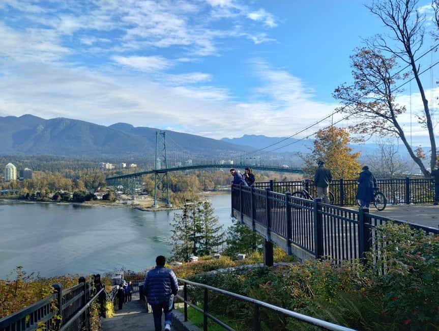 Aquarium & StanleyPark+20 Gem Spots+City/Vip Car+Small Group - Totem Poles and the Indigenous story of Stanley Park
