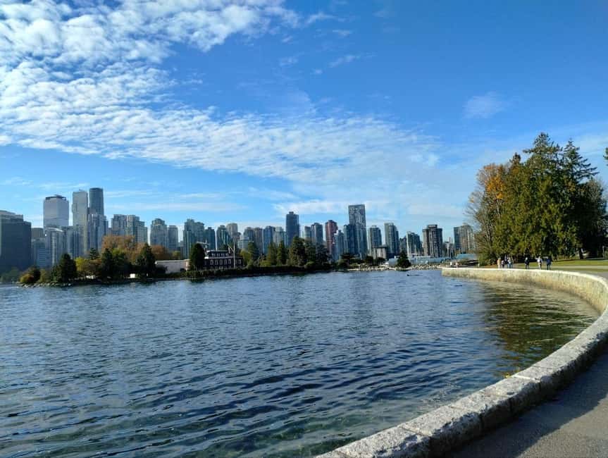 Aquarium & StanleyPark+20 Gem Spots+City/Vip Car+Small Group - Beaches, lagoon, and the Stanley Park Seawall