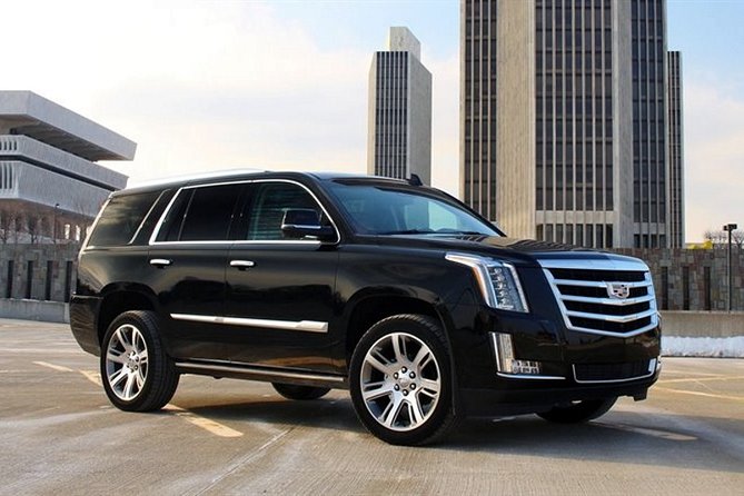 Arrival Transfer: Vancouver Airport YVR - Vancouver by Luxury SUV - Key points at a glance