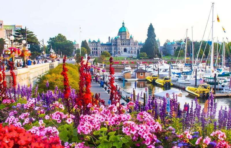Day Trip from Vancouver to Victoria and Butchart Gardens - How the guides shape the day