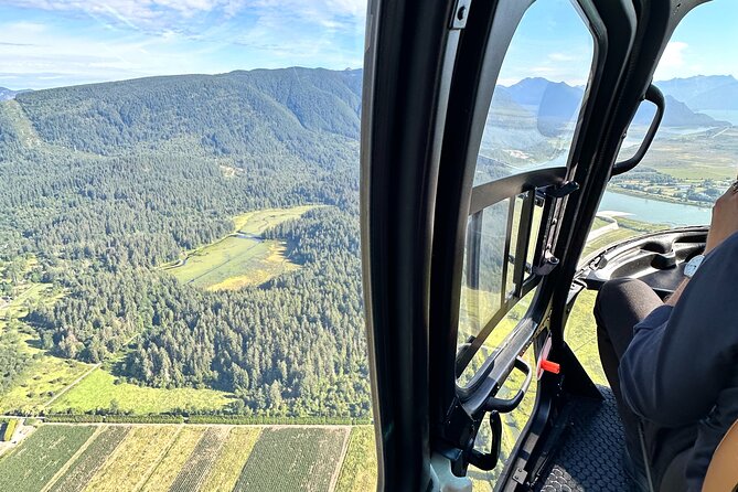 Discovery Flight Experience (Depart SKY Hangar) - Choosing your view for the 20-minute flight
