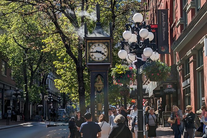 EcoEscape: Luxury & Exclusive Tour Experiences - Chinatown and a quiet garden in the city