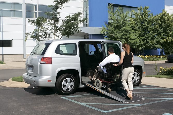 Private Accessible Vancouver Airport (YVR) Transfer to City of Vancouver - Finding the chauffeur after a domestic flight