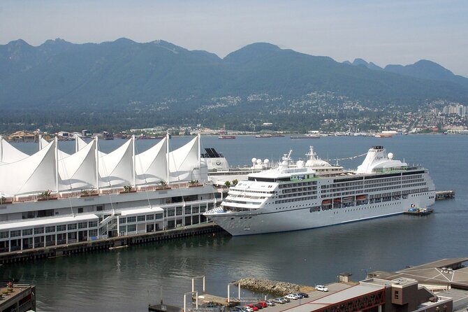 Private Airport Transfer to Vancouver Downtown and Canada Harbour - A calm landing after Vancouver International Airport
