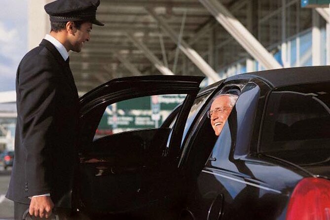 Private Transfer from City of Vancouver to Vancouver Airport (YVR) - A direct ride from Vancouver hotels to YVR