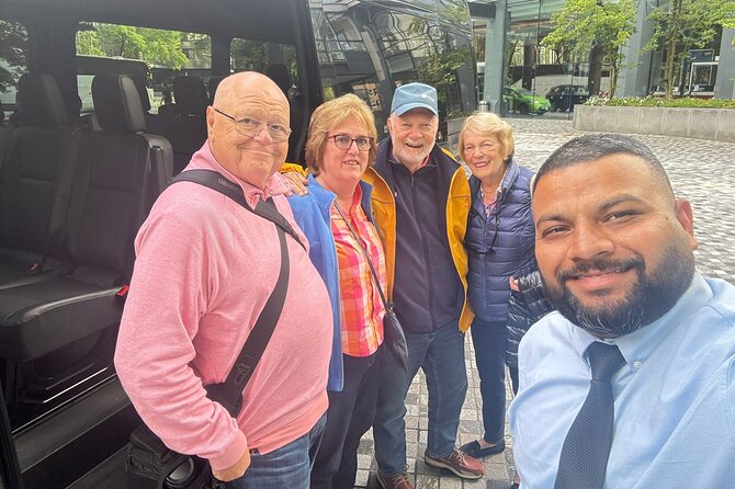 Private Transfer From Vancouver Airport to Vancouver Downtown - Choosing between a sedan, SUV, and Sprinter van