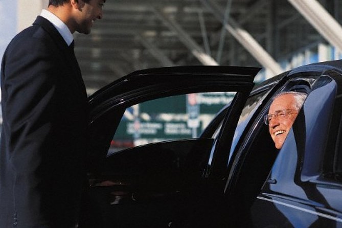 Private Vancouver Airport YVR or Train Stn Transfer to Vancouver - Meeting your chauffeur at Vancouver International Airport