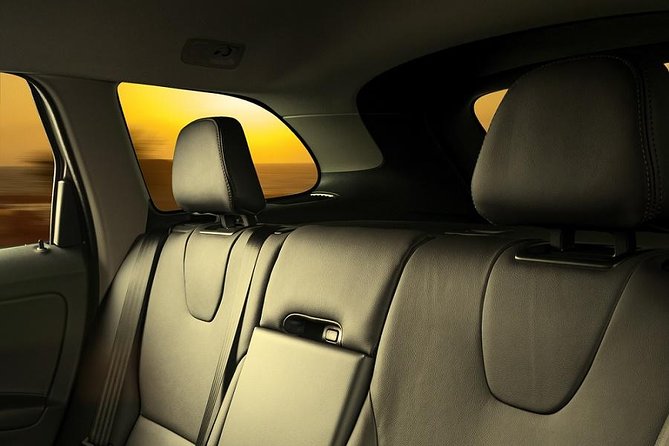 Roundtrip Private Transfer from Vancouver Airport (YVR) - What the 60-minute airport wait really means