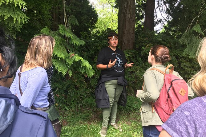 Spoken Treasures: Stanley Park Indigenous Walking Tour - Walking the 1.1 km seawall route