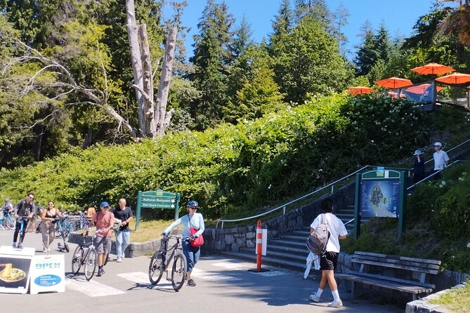 Stanley Park Bike Adventure with Lux Car Pick Up Affordable Easy - What the praise tells you about the guide