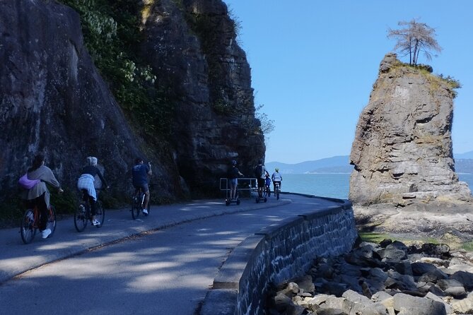 Stanley Park Bike Adventure with Lux Car Pick Up Affordable Easy - Totem Poles and the park’s best-known sights