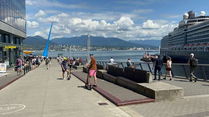 Stanley Park EUC & E-scooters loop tour - The totem poles and Coastal First Nations stories