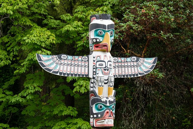 Stanley Park Highlights 2.5 Hour Walking Tour - Lions Gate Bridge and the return to the bus loop