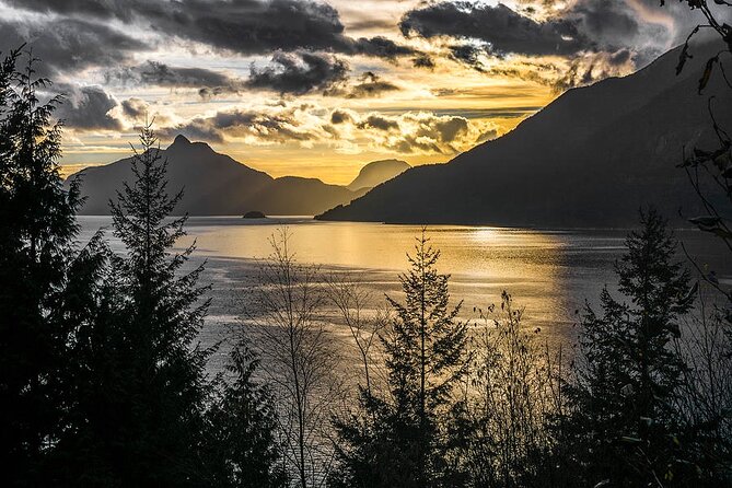 Sunset Boat Cruise in Vancouver - A two-hour length that works well