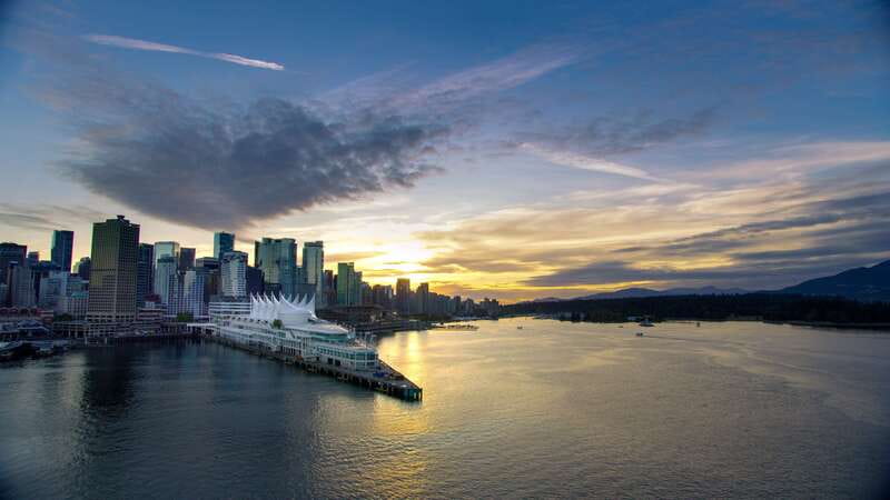 Sunset Bus Tour: Stanley Park & English Bay Photostops - Downtown Vancouver, bridges, and Canada Place