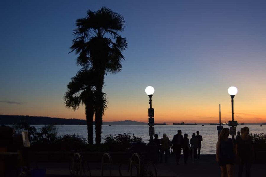 Sunset Bus Tour: Stanley Park & English Bay Photostops - Prospect Point and the Lions Gate Bridge view
