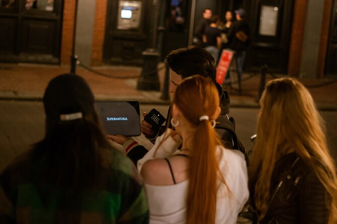 The Supernatural TV Show Locations Tour: Vancouver - A nighttime stop at the Gastown Steam Clock
