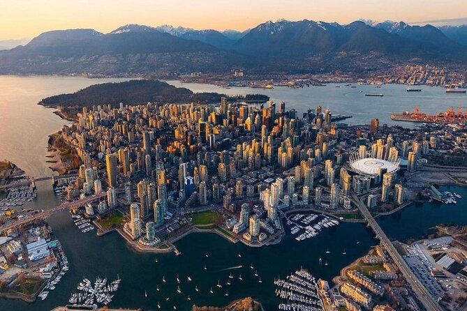 Vancouver 1-Day Tour (Granville Island/Stanley Park) (Chn&Eng) - Canada Place begins the waterfront tour