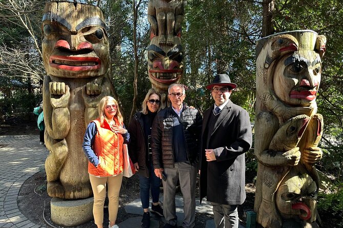 Vancouver and North Shore Grand City Tour with your luggage - Crossing the Lions Gate Bridge