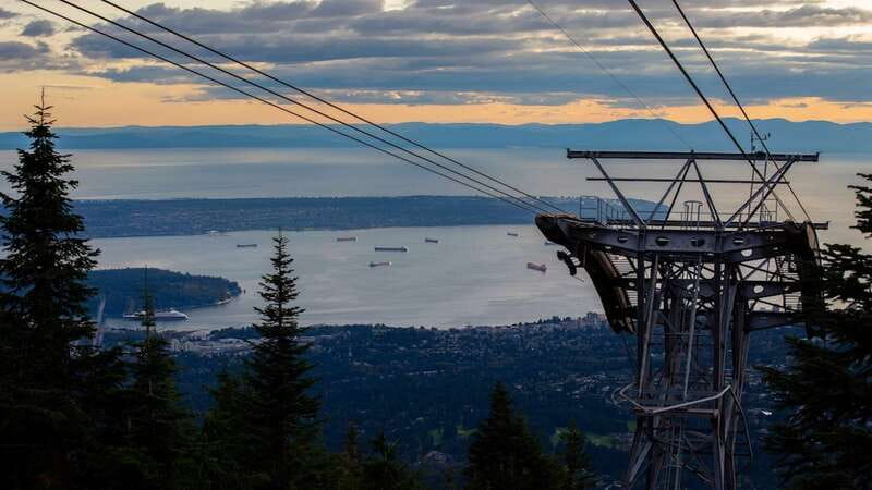 Vancouver: Attractions by Twilight Guided Tour with Dinner - Stanley Park gives the city tour a strong opening
