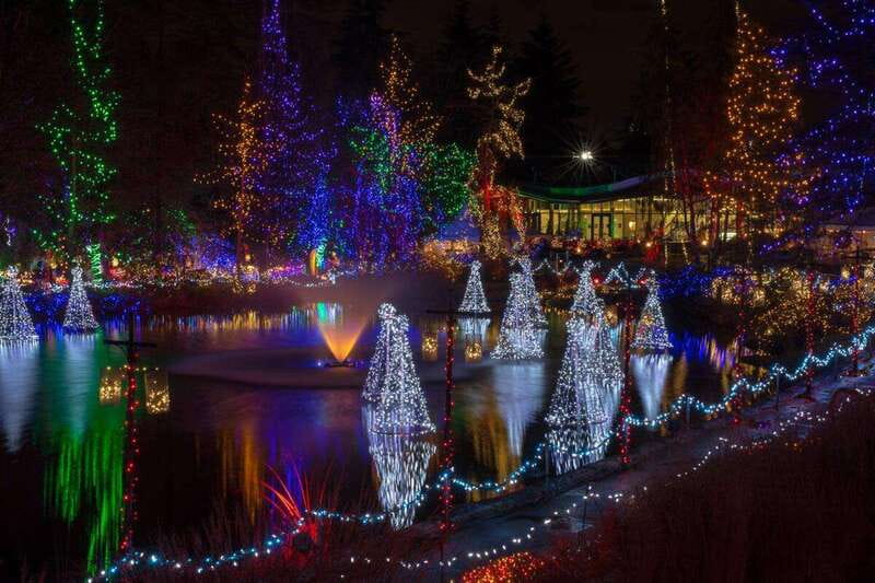 Vancouver Christmas Lights Karaoke Trolley Tour - Robson Street and the snowflake at Bute Robson Plaza