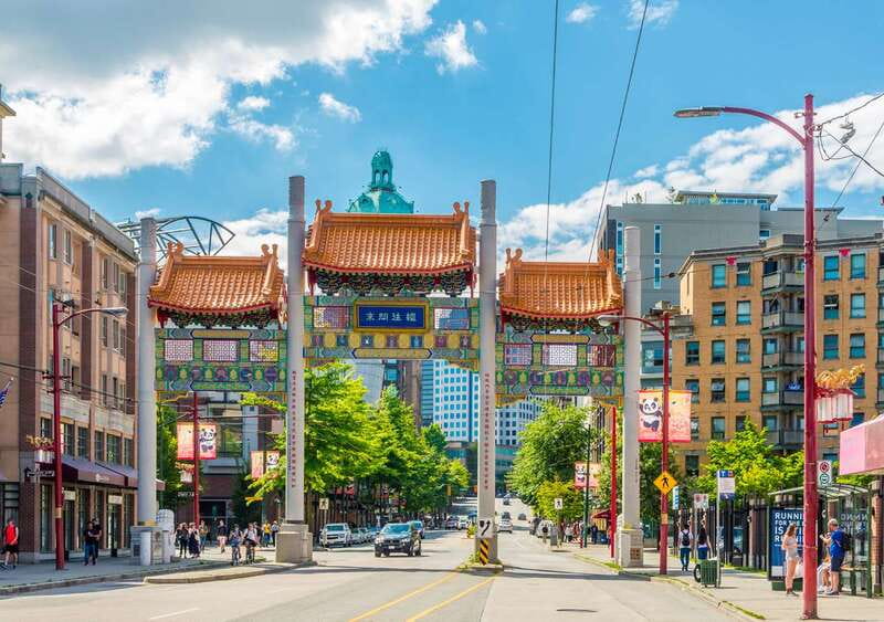 Vancouver: City Highlights Tour with Hotel Transfers - Guides, stories, and the value of local knowledge