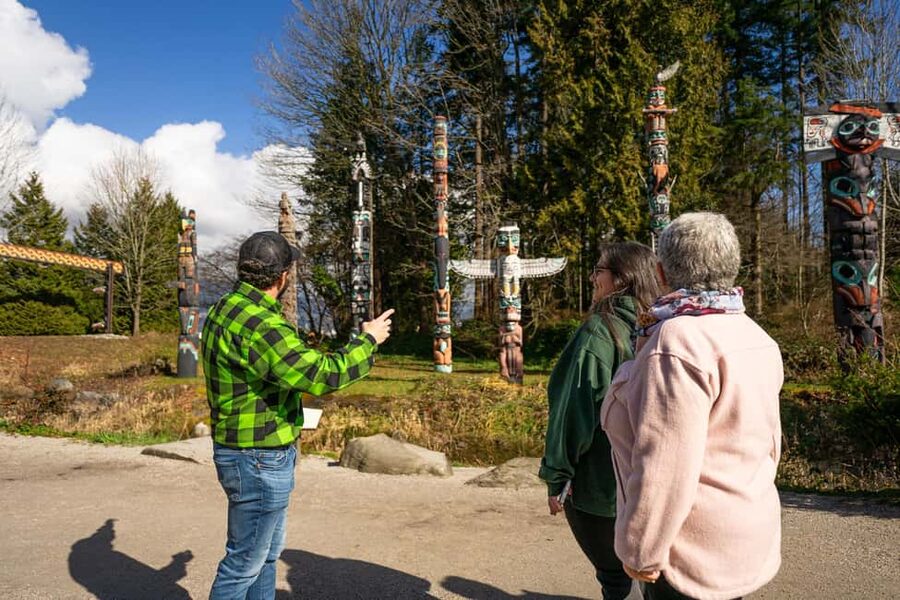 Vancouver: City Highlights & Vancouver Lookout Tour - English Bay and the west side of downtown