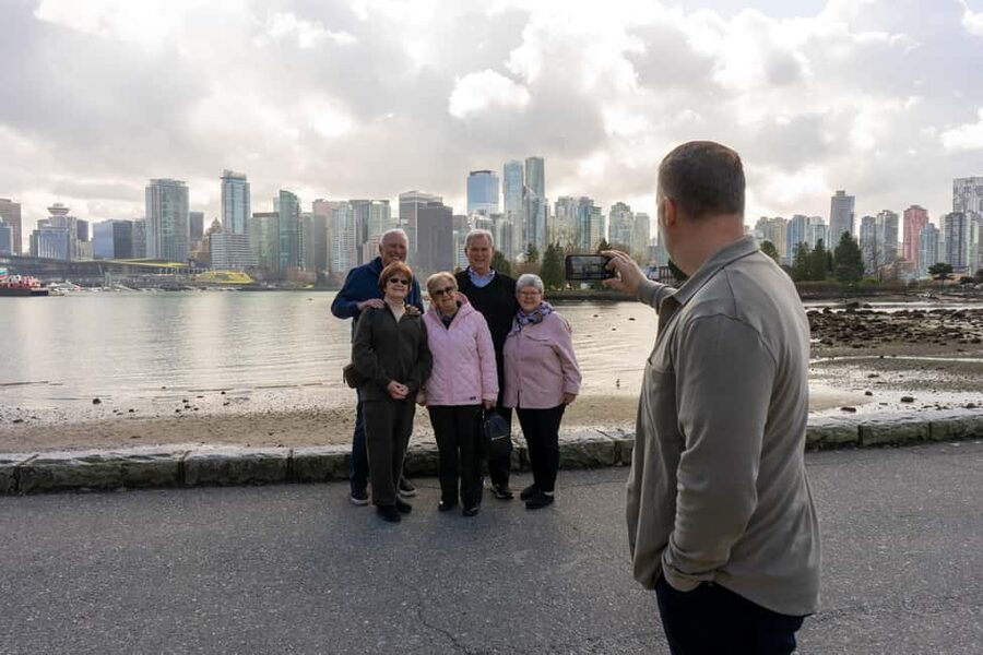 Vancouver: City Highlights & Vancouver Lookout Tour - The downtown drive fills in the gaps