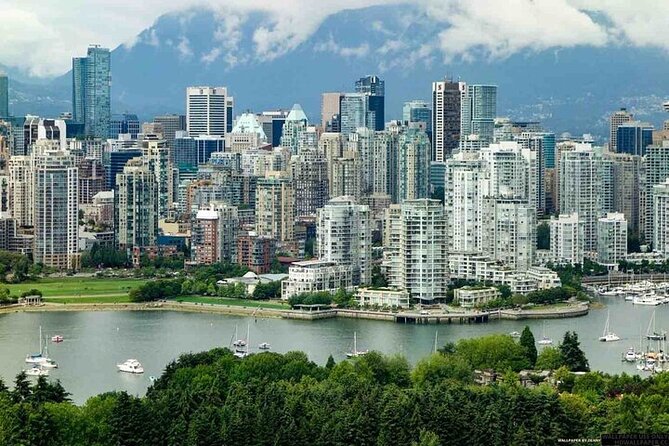Vancouver City Tour to Experience Sea Sky and Land- private tour - Canada Place and the cruise-friendly finish