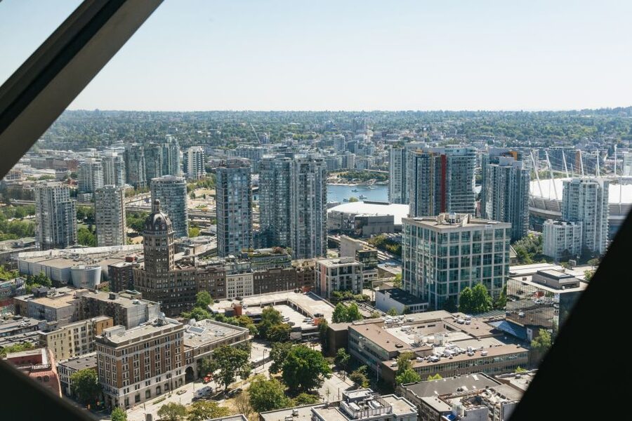 Vancouver: Entry Ticket for the Vancouver Lookout - Using the information panels and audio tour