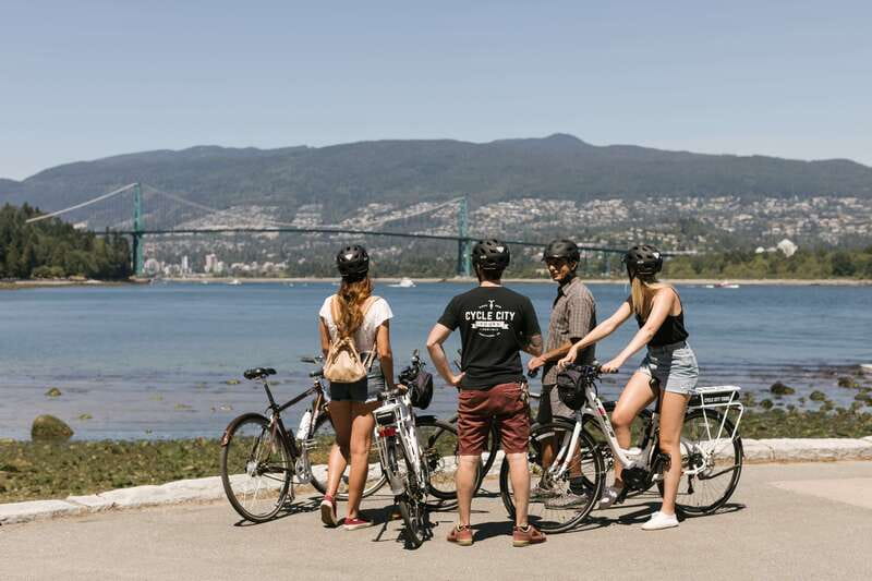 Vancouver: Guided Bike Tour - Stanley Park, seawall views, and Beaver Lake