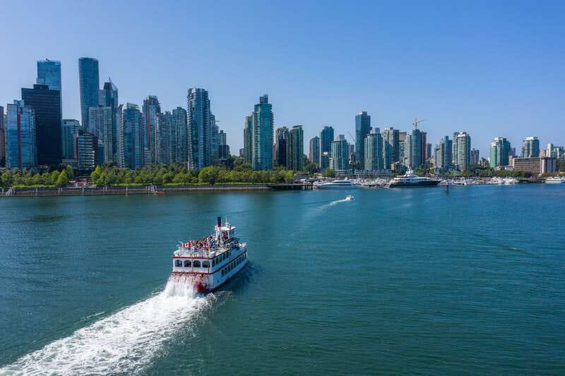 Vancouver: Harbor Sightseeing Cruise - Choosing between the open deck and the enclosed cabin
