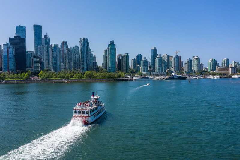Vancouver: Harbor Sightseeing Cruise - Lions Gate Bridge from below