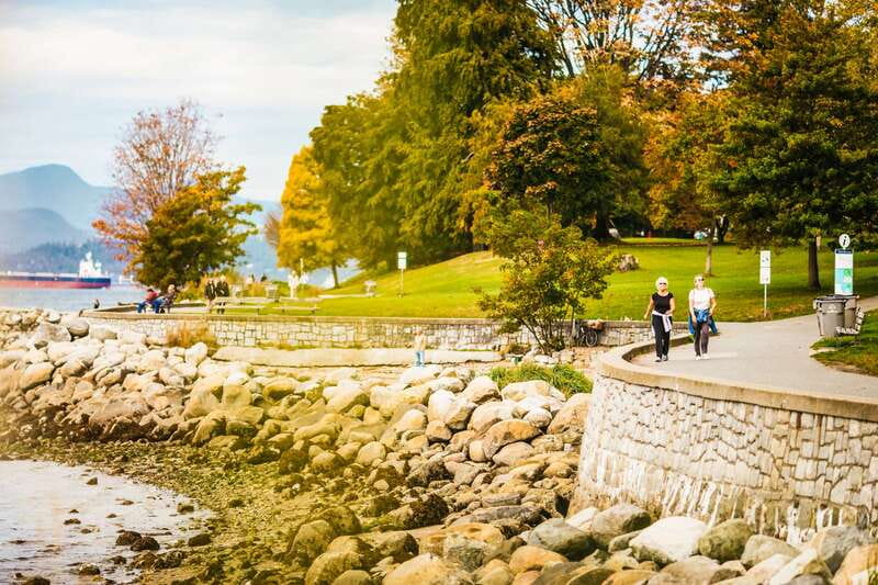 Vancouver: Hop-on Hop-off Sightseeing Tour with 10 Stops - Why this bus is useful in Vancouver