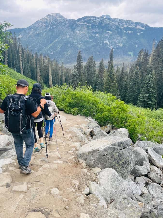 Vancouver: Joffre Lakes Park Hike and Whistler Day Trip - A guide who keeps the day personal