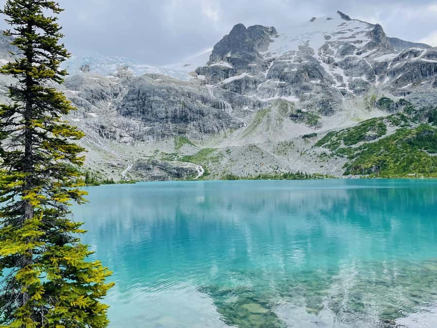 Vancouver: Joffre Lakes Park Hike and Whistler Day Trip - Packing for a mountain day