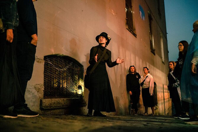 Vancouver Lost Souls of Gastown Walking Tour - Gaoler’s Mews and the dramatic finale