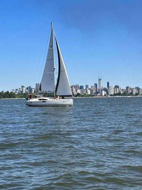 Vancouver: Mosquito Creek and English Bay Sailboat Cruise - The return through Coal Harbour