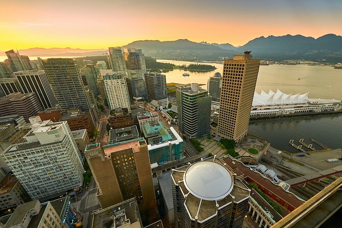 Vancouver Small Group Night Tour w/Capilano + Grouse Mtn Dinner - Taking the Skyride up Grouse Mountain