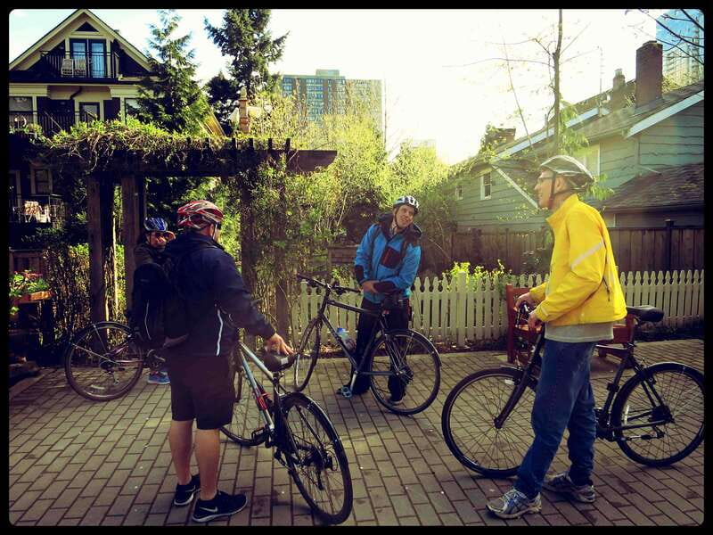 Vancouver: Stanley Park & Downtown Bike Tour - Totem Park and Pacific Northwest First Nations art