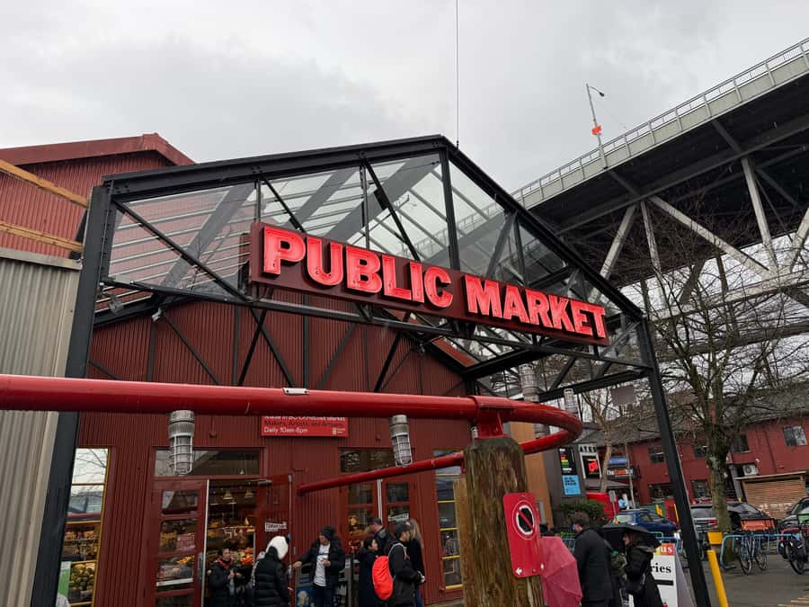 Vancouver Tour/Car/Grandville Island/Queen Elizabeth/China T - Granville Island: market time with a clock running