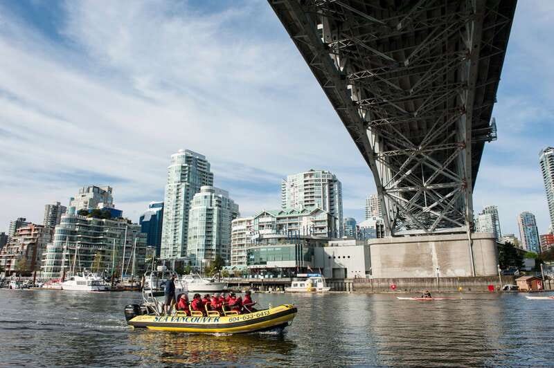 Vancouver: Waterfront Sightseeing Tour - City and Harbour - Getting ready at Granville Island
