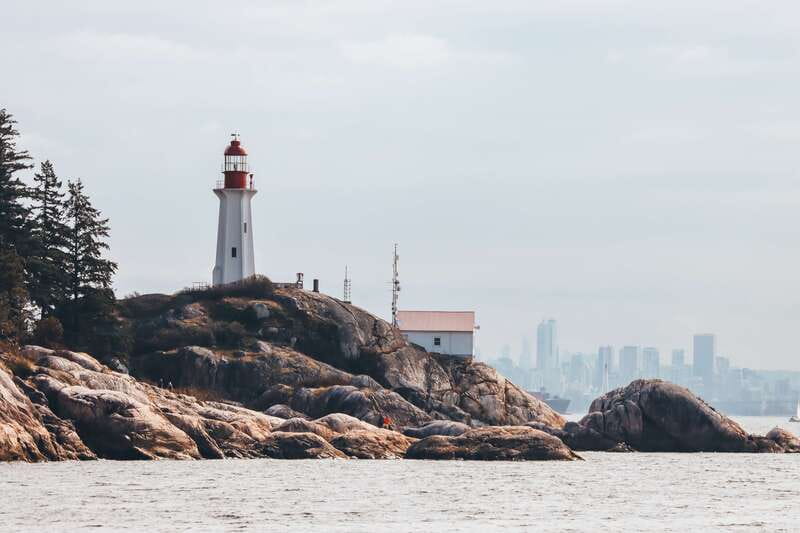 Vancouver: Waterfront Sightseeing Tour - City and Nature - False Creek and the Granville Island departure