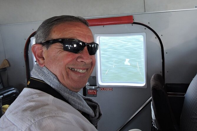 Victoria to Vancouver Scenic Seaplane Transfer: One Way - The small seaplane cabin