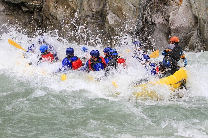 Wet and Wild Elaho Exhilarator Rafting - Learning the paddle commands before Devil’s Elbow