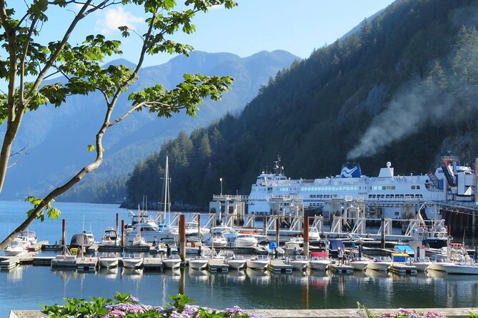 Whistler 1-Day Tour from Vancouver (Chn&Eng) - Squamish brings granite cliffs and mountain-town context